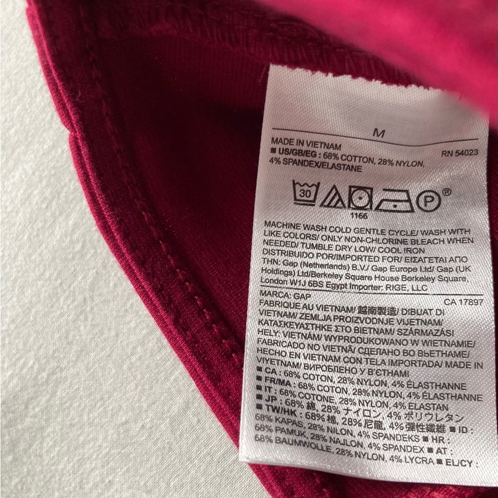 GAP - cranberry red mini skirt with flare - Picture 4 of 4